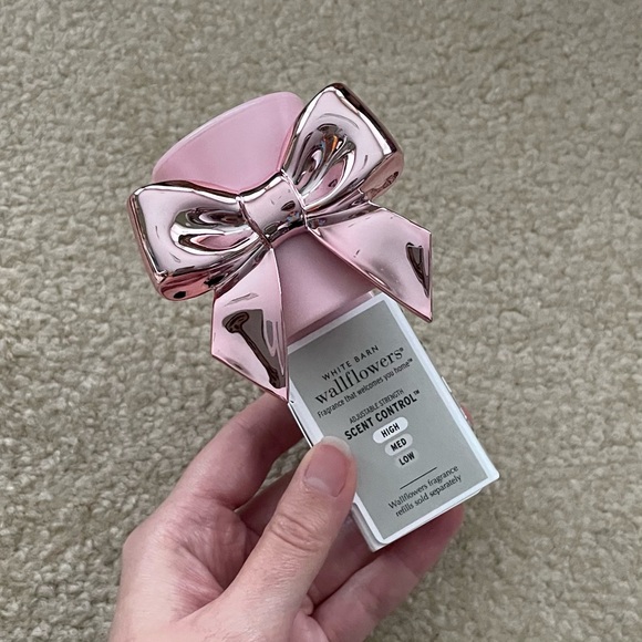 Bath & Body Works Pink Bow Scent Control Wallflower Plug - Picture 4 of 15